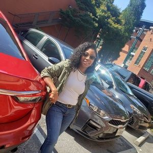 Meet your Posher, Kenethia